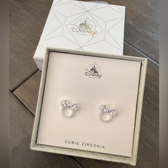 Disney Accessories - Disney Minnie Mouse hoop earrings NIB